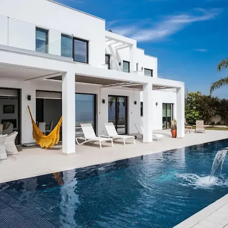 Casa vacanze Relax And Unwind In Our Cozy Beachside Nice Villa