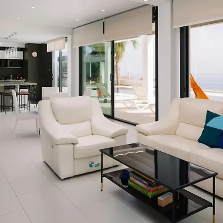 Casa vacanze Relax And Unwind In Our Cozy Beachside Nice Villa